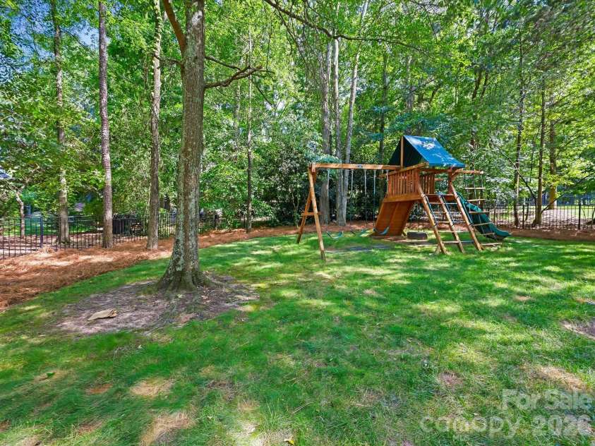 6536 Seton House Lane, Charlotte, NC 28277.  MLS# CAR4395904, YatesRealty ID 32545. 