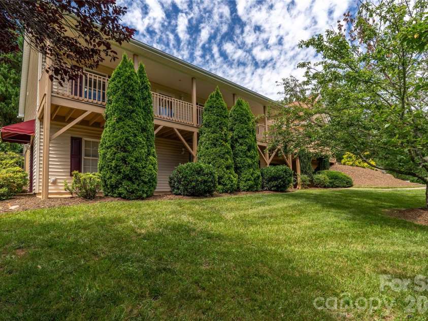 506 Brook Knoll Circle, Weaverville, NC 28787.  MLS# CAR4395332, YatesRealty ID 32546. 