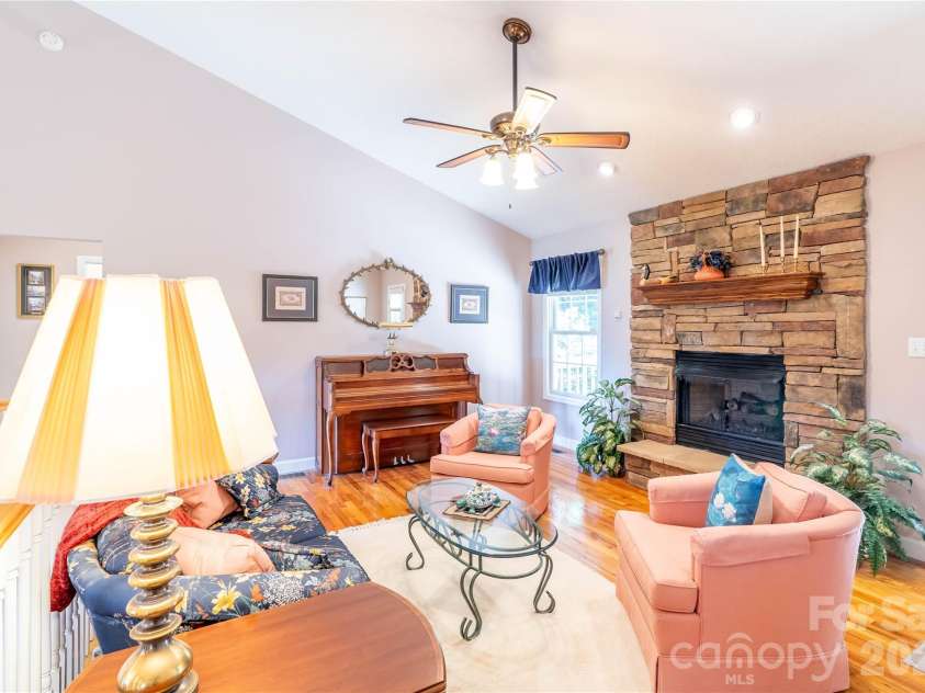506 Brook Knoll Circle, Weaverville, NC 28787.  MLS# CAR4395332, YatesRealty ID 32546. 