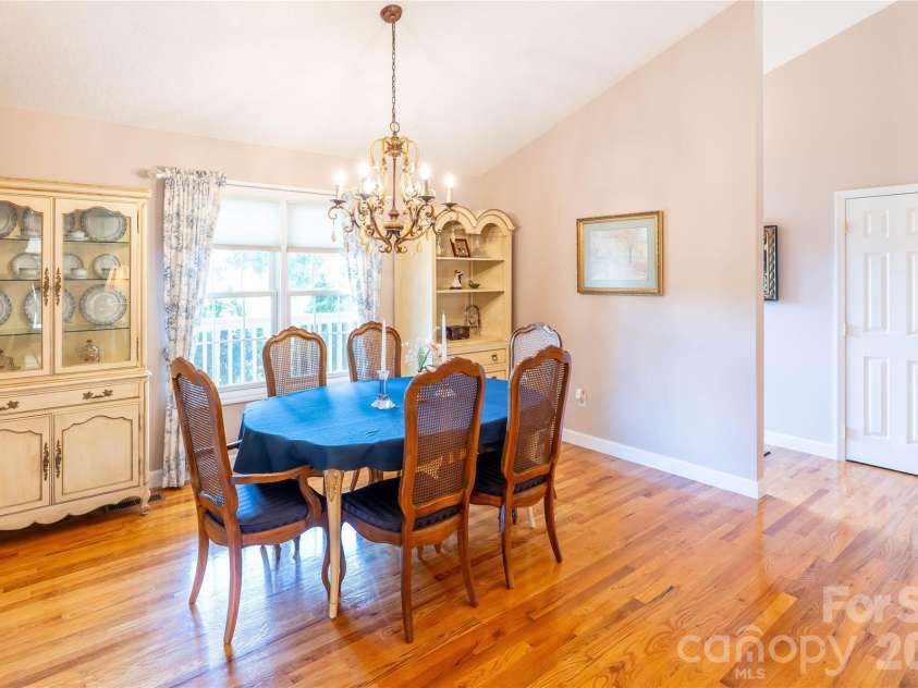 506 Brook Knoll Circle, Weaverville, NC 28787.  MLS# CAR4395332, YatesRealty ID 32546. 