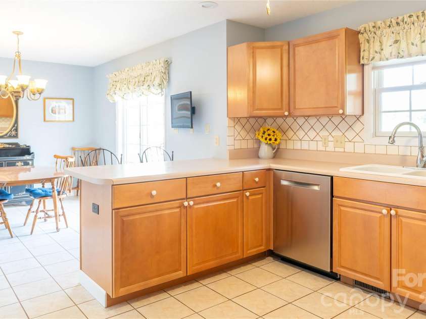 506 Brook Knoll Circle, Weaverville, NC 28787.  MLS# CAR4395332, YatesRealty ID 32546. 