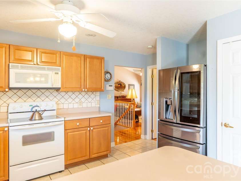 506 Brook Knoll Circle, Weaverville, NC 28787.  MLS# CAR4395332, YatesRealty ID 32546. 