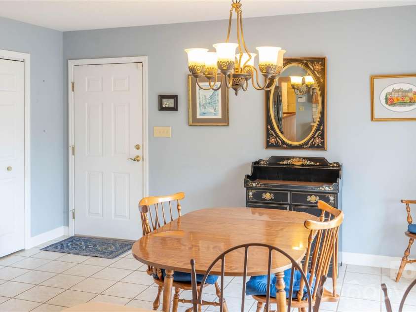 506 Brook Knoll Circle, Weaverville, NC 28787.  MLS# CAR4395332, YatesRealty ID 32546. 