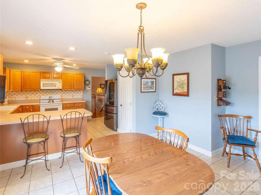 506 Brook Knoll Circle, Weaverville, NC 28787.  MLS# CAR4395332, YatesRealty ID 32546. 