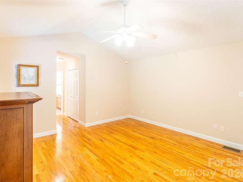 506 Brook Knoll Circle, Weaverville, NC 28787.  MLS# CAR4395332, YatesRealty ID 32546. 