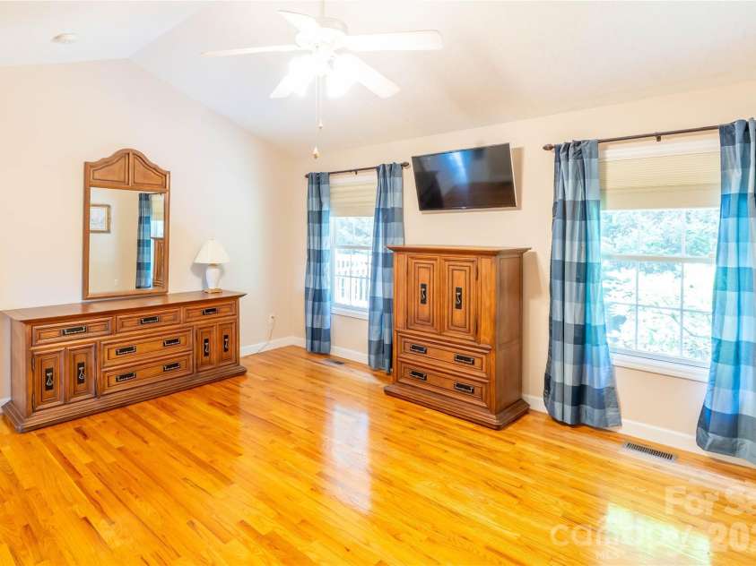506 Brook Knoll Circle, Weaverville, NC 28787.  MLS# CAR4395332, YatesRealty ID 32546. 