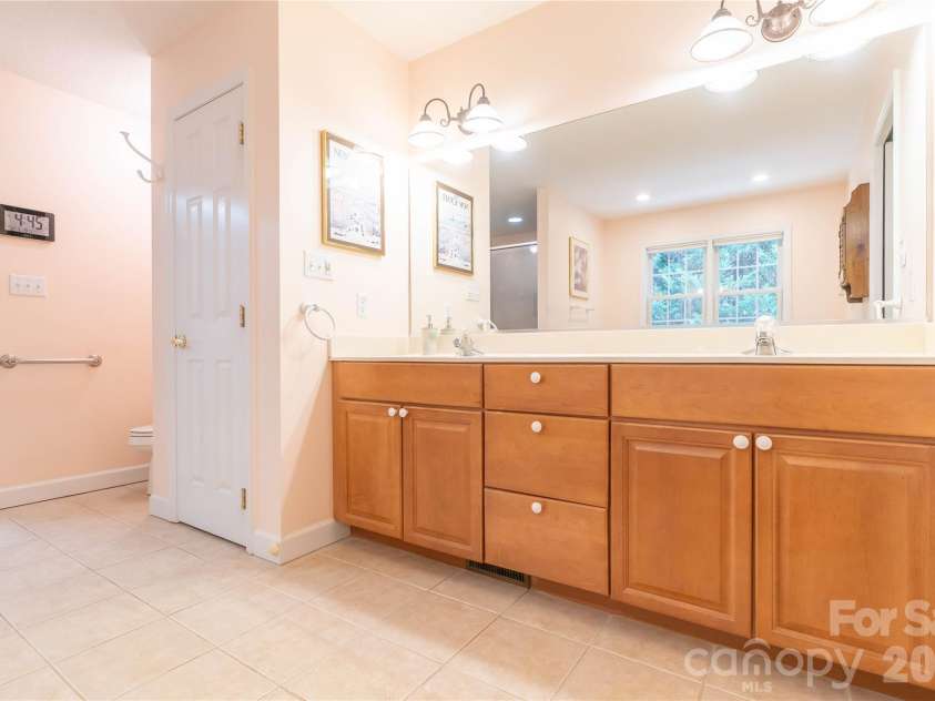 506 Brook Knoll Circle, Weaverville, NC 28787.  MLS# CAR4395332, YatesRealty ID 32546. 