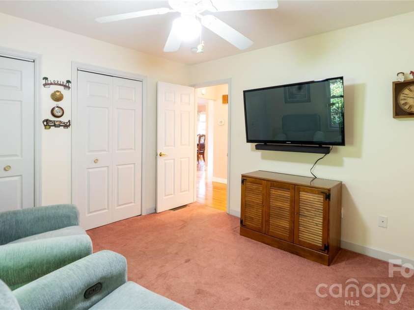 506 Brook Knoll Circle, Weaverville, NC 28787.  MLS# CAR4395332, YatesRealty ID 32546. 