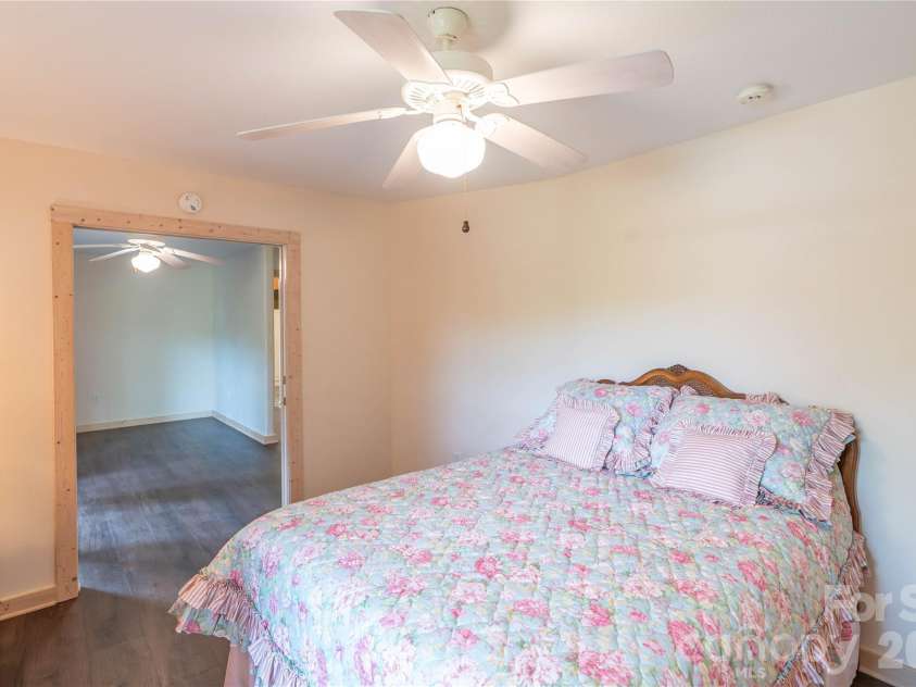 506 Brook Knoll Circle, Weaverville, NC 28787.  MLS# CAR4395332, YatesRealty ID 32546. 