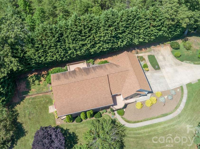 506 Brook Knoll Circle, Weaverville, NC 28787.  MLS# CAR4395332, YatesRealty ID 32546. 