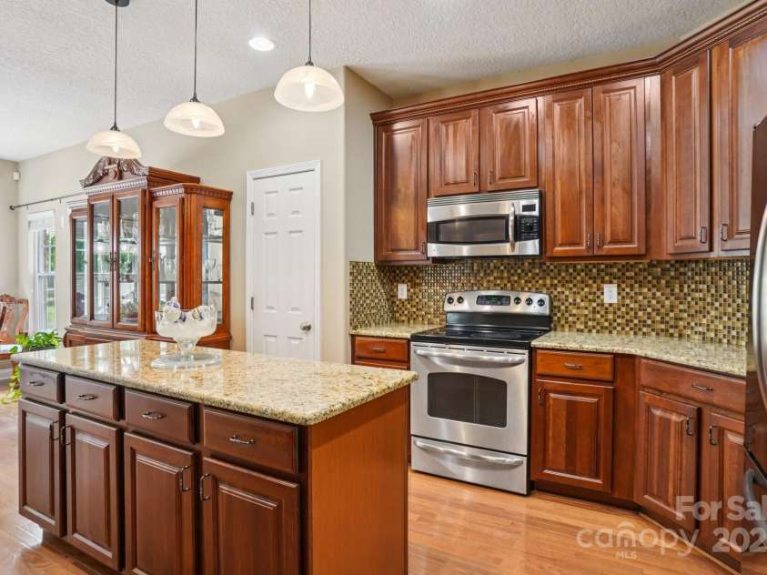 516 Shady Oaks Drive, Stanley, NC 28164.  MLS# CAR4285936, YatesRealty ID 32546. 