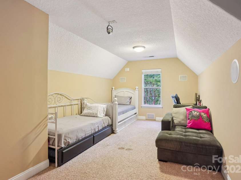 516 Shady Oaks Drive, Stanley, NC 28164.  MLS# CAR4285936, YatesRealty ID 32546. 