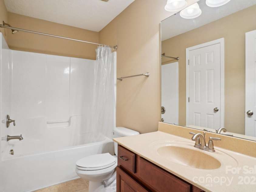 516 Shady Oaks Drive, Stanley, NC 28164.  MLS# CAR4285936, YatesRealty ID 32546. 