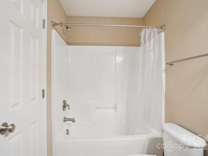 516 Shady Oaks Drive, Stanley, NC 28164.  MLS# CAR4285936, YatesRealty ID 32546. 