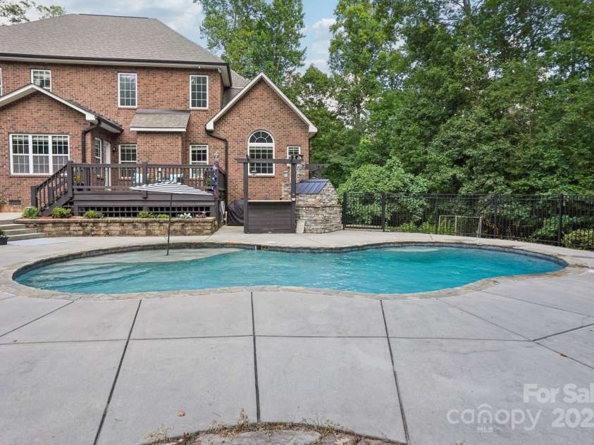 516 Shady Oaks Drive, Stanley, NC 28164.  MLS# CAR4285936, YatesRealty ID 32546. 