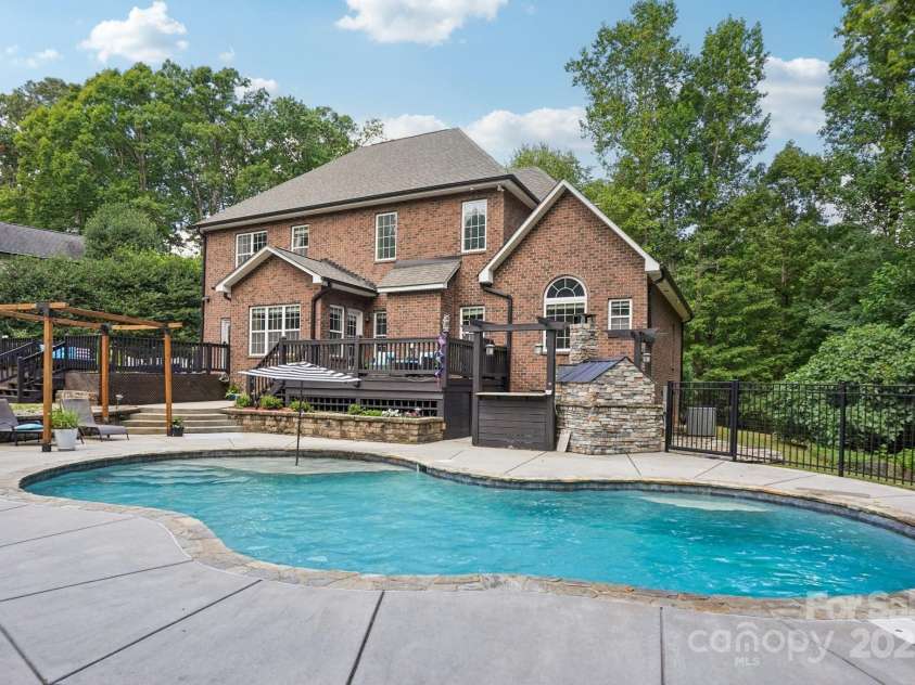 516 Shady Oaks Drive, Stanley, NC 28164.  MLS# CAR4285936, YatesRealty ID 32546. 