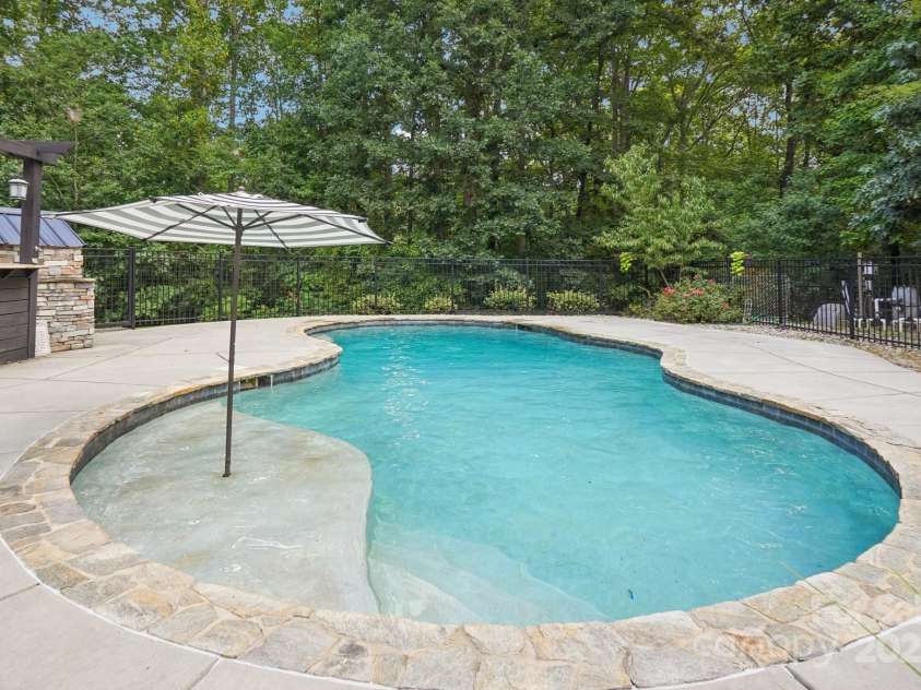 516 Shady Oaks Drive, Stanley, NC 28164.  MLS# CAR4285936, YatesRealty ID 32546. 