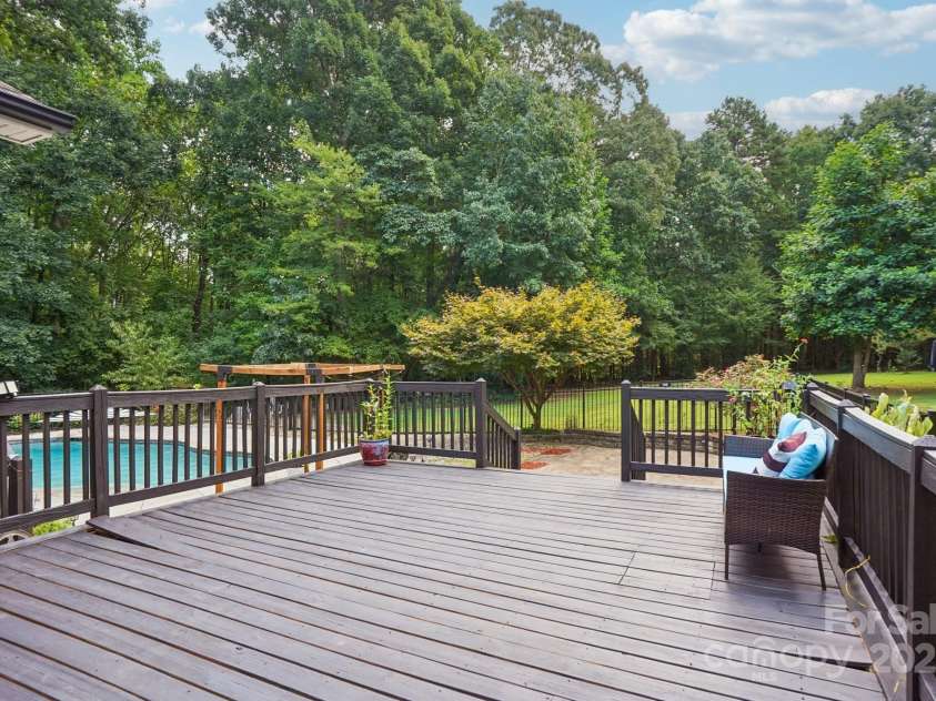 516 Shady Oaks Drive, Stanley, NC 28164.  MLS# CAR4285936, YatesRealty ID 32546. 