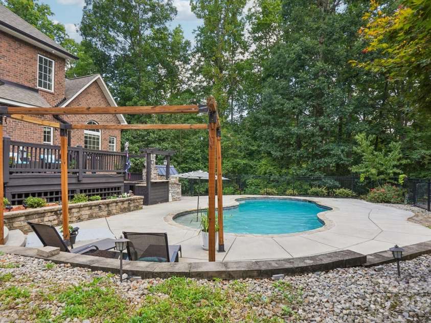 516 Shady Oaks Drive, Stanley, NC 28164.  MLS# CAR4285936, YatesRealty ID 32546. 