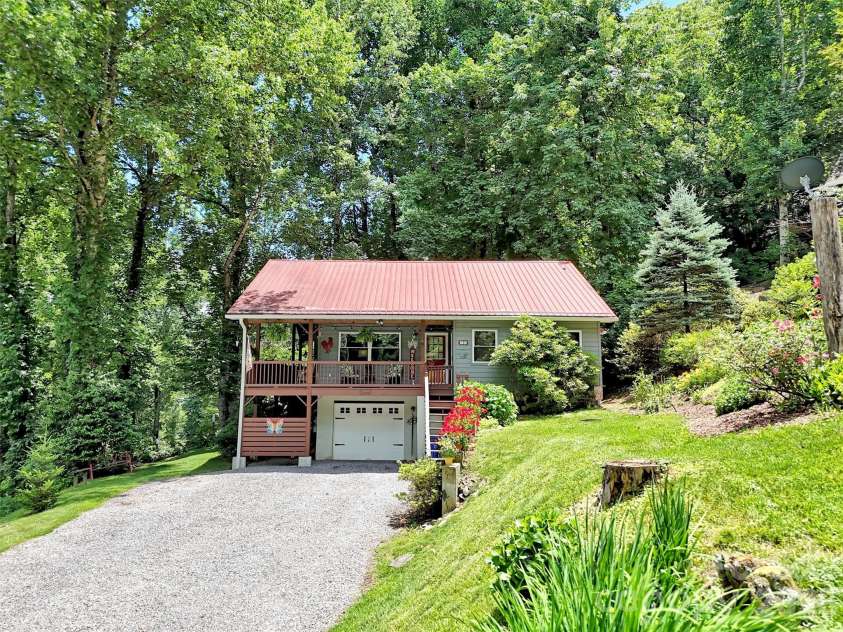 10 Bridle Drive, Maggie Valley, NC 28751.  MLS# CAR4395396, YatesRealty ID 32547. 