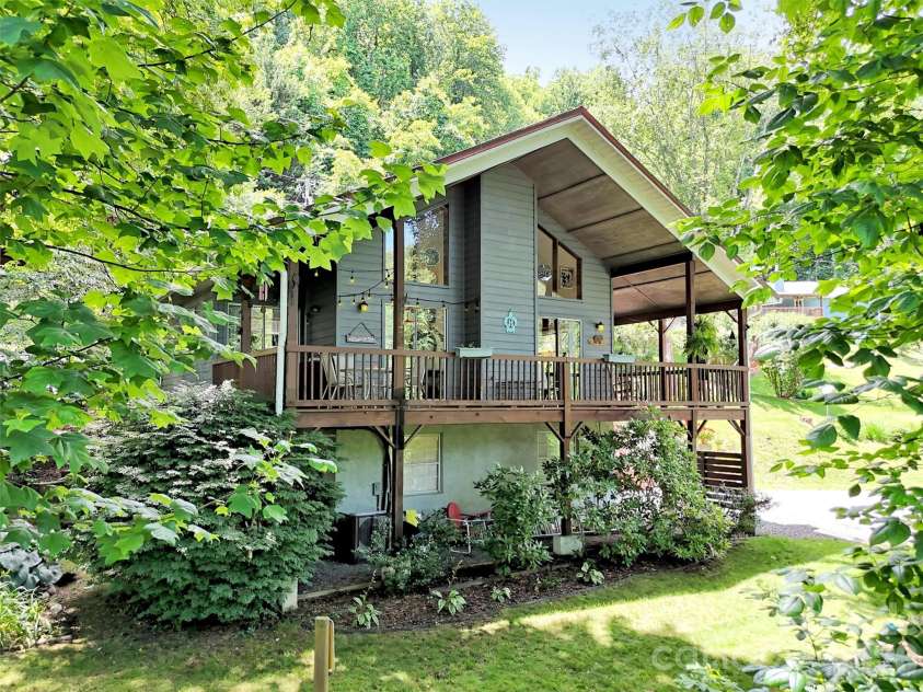 10 Bridle Drive, Maggie Valley, NC 28751.  MLS# CAR4395396, YatesRealty ID 32547. 