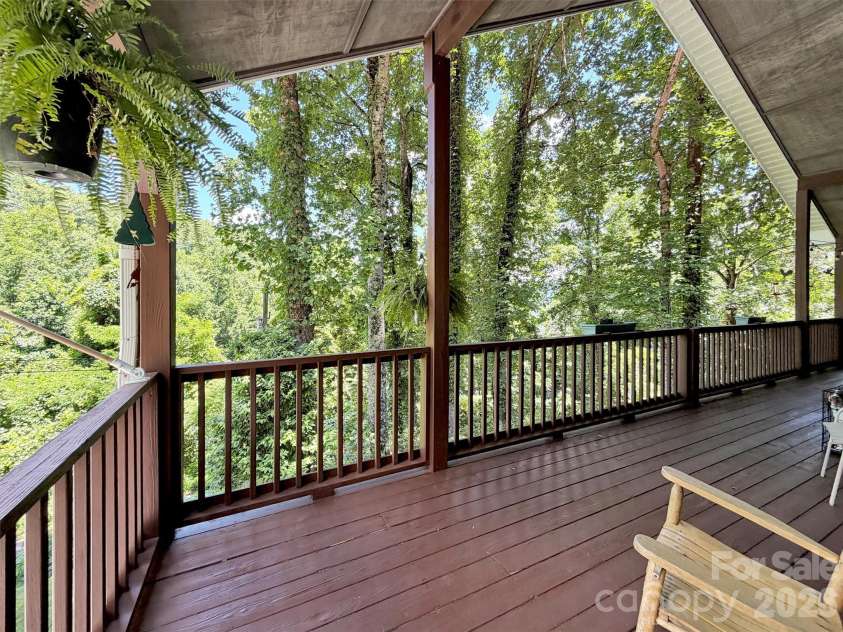10 Bridle Drive, Maggie Valley, NC 28751.  MLS# CAR4395396, YatesRealty ID 32547. 