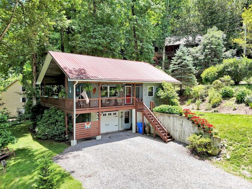 10 Bridle Drive, Maggie Valley, NC 28751.  MLS# CAR4395396, YatesRealty ID 32547. 