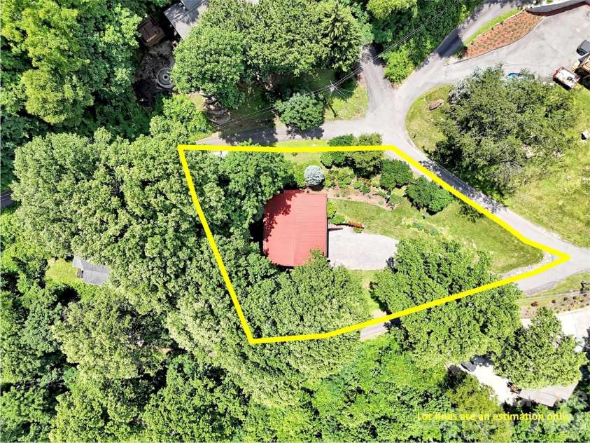10 Bridle Drive, Maggie Valley, NC 28751.  MLS# CAR4395396, YatesRealty ID 32547. 