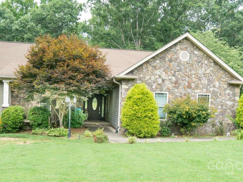 3615 Hollow Oak Lane, Lenoir, NC 28645.  MLS# CAR4289197, YatesRealty ID 32547. 