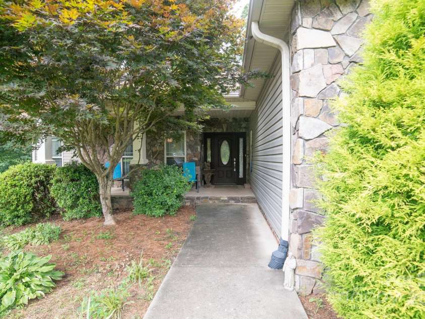 3615 Hollow Oak Lane, Lenoir, NC 28645.  MLS# CAR4289197, YatesRealty ID 32547. 