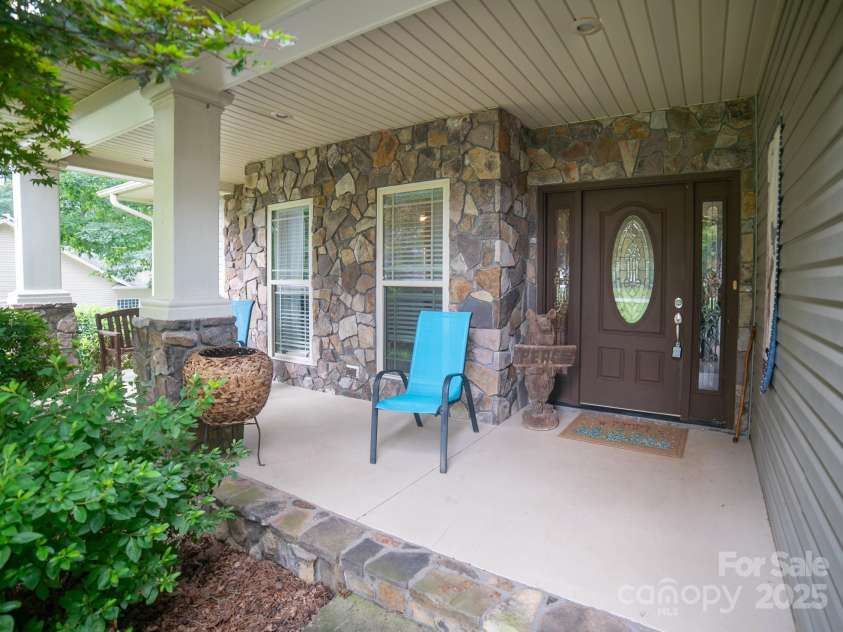 3615 Hollow Oak Lane, Lenoir, NC 28645.  MLS# CAR4289197, YatesRealty ID 32547. 