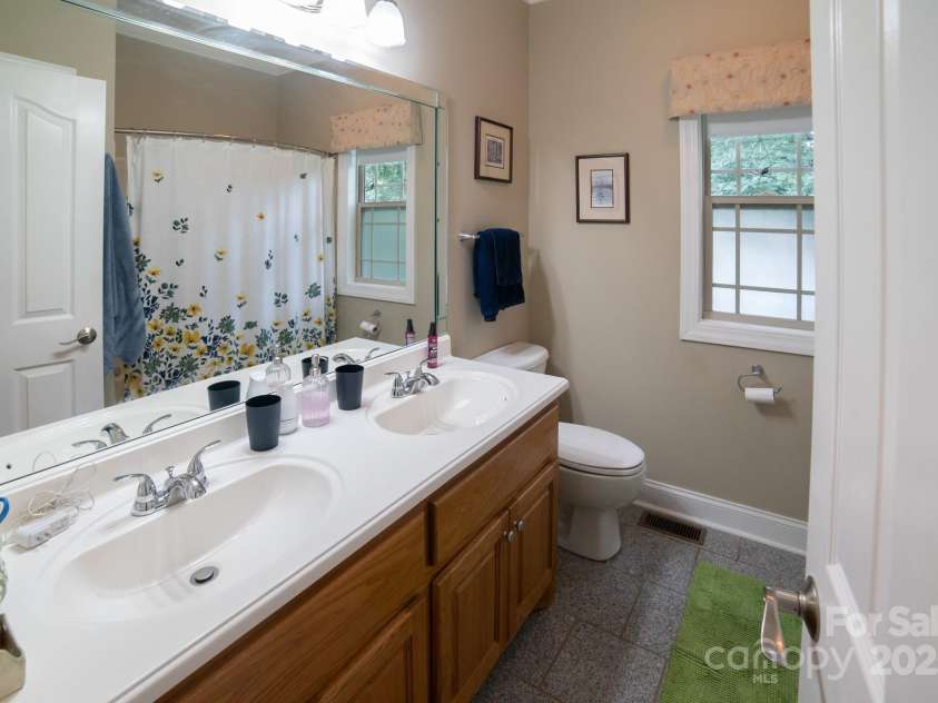 3615 Hollow Oak Lane, Lenoir, NC 28645.  MLS# CAR4289197, YatesRealty ID 32547. 