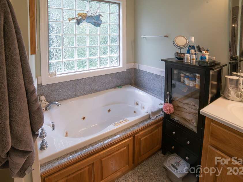 3615 Hollow Oak Lane, Lenoir, NC 28645.  MLS# CAR4289197, YatesRealty ID 32547. 