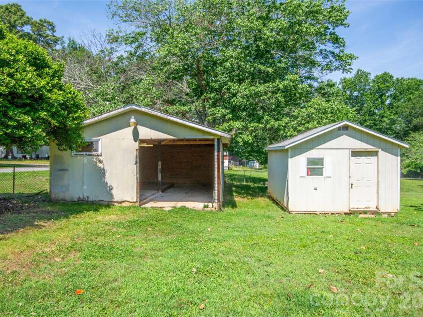 125 Linda Drive, Harmony, NC 28634.  MLS# CAR4395511, YatesRealty ID 32548. 