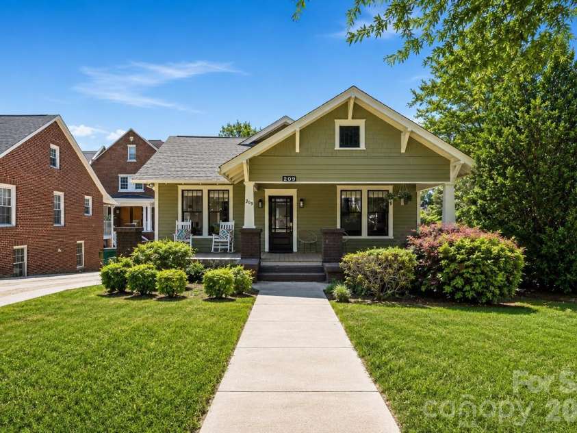 209 Grandin Road, Charlotte, NC 28208.  MLS# CAR4394635, YatesRealty ID 32549. 