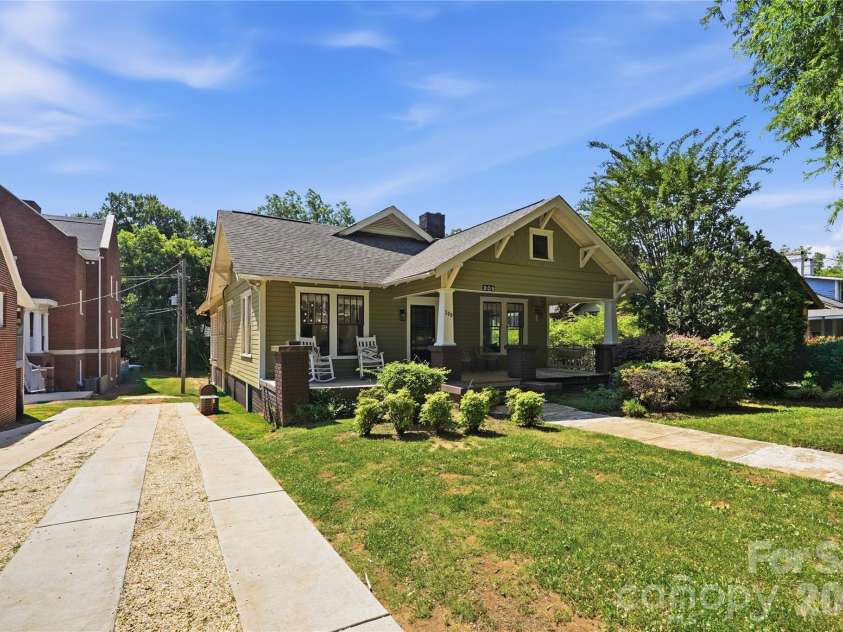 209 Grandin Road, Charlotte, NC 28208.  MLS# CAR4394635, YatesRealty ID 32549. 