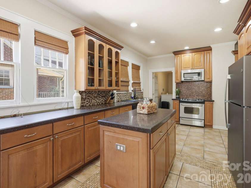 209 Grandin Road, Charlotte, NC 28208.  MLS# CAR4394635, YatesRealty ID 32549. 