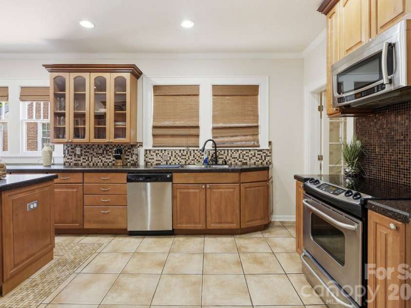 209 Grandin Road, Charlotte, NC 28208.  MLS# CAR4394635, YatesRealty ID 32549. 