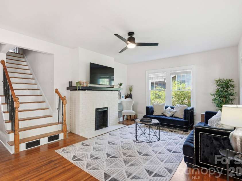 209 Grandin Road, Charlotte, NC 28208.  MLS# CAR4394635, YatesRealty ID 32549. 