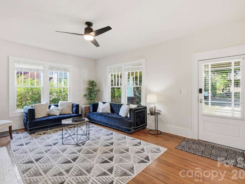 209 Grandin Road, Charlotte, NC 28208.  MLS# CAR4394635, YatesRealty ID 32549. 