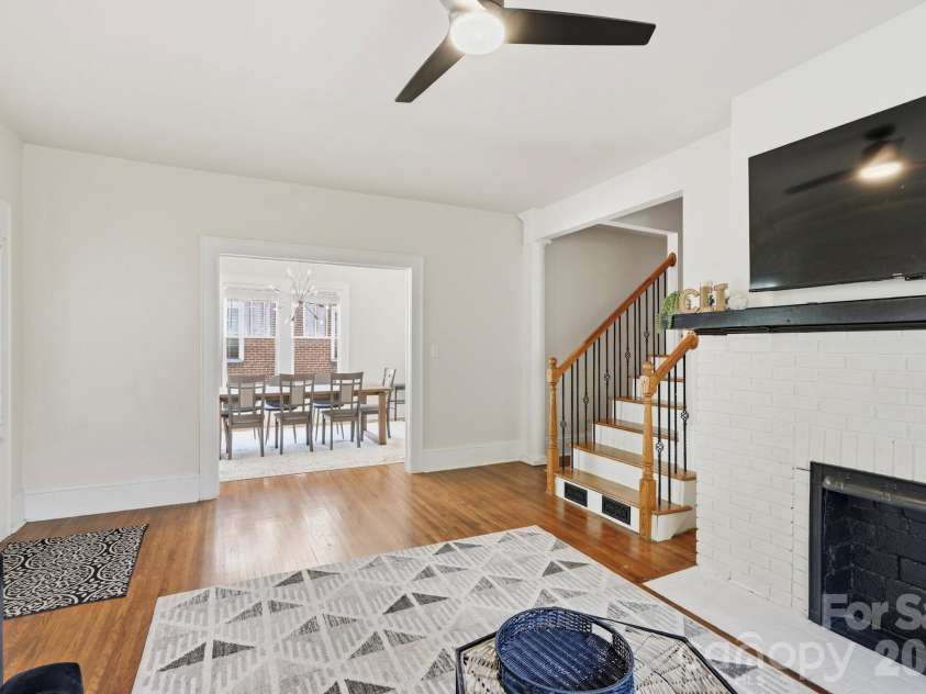209 Grandin Road, Charlotte, NC 28208.  MLS# CAR4394635, YatesRealty ID 32549. 