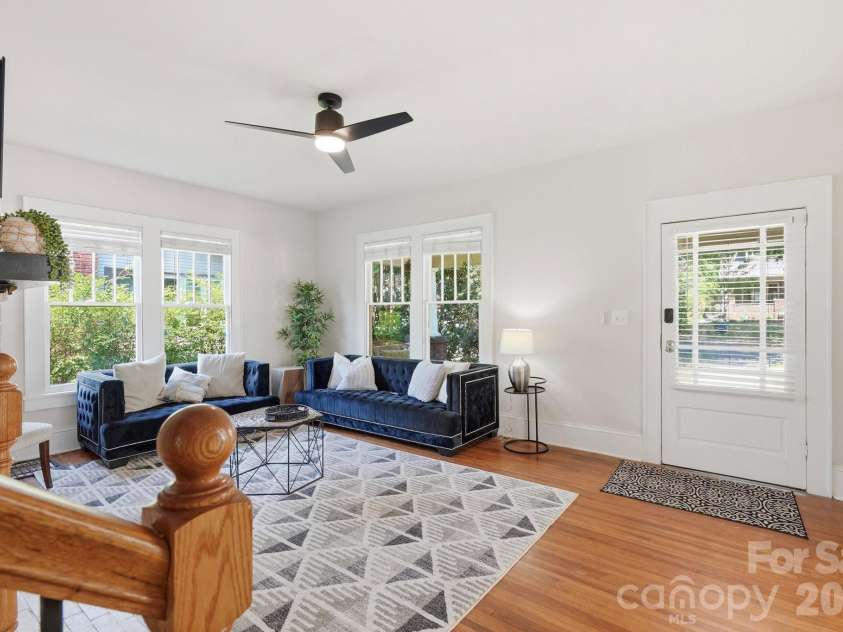 209 Grandin Road, Charlotte, NC 28208.  MLS# CAR4394635, YatesRealty ID 32549. 