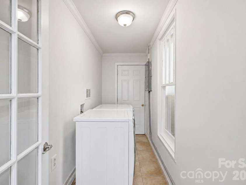 209 Grandin Road, Charlotte, NC 28208.  MLS# CAR4394635, YatesRealty ID 32549. 