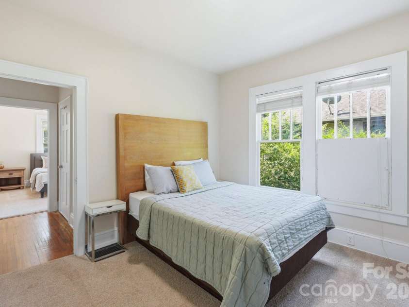 209 Grandin Road, Charlotte, NC 28208.  MLS# CAR4394635, YatesRealty ID 32549. 