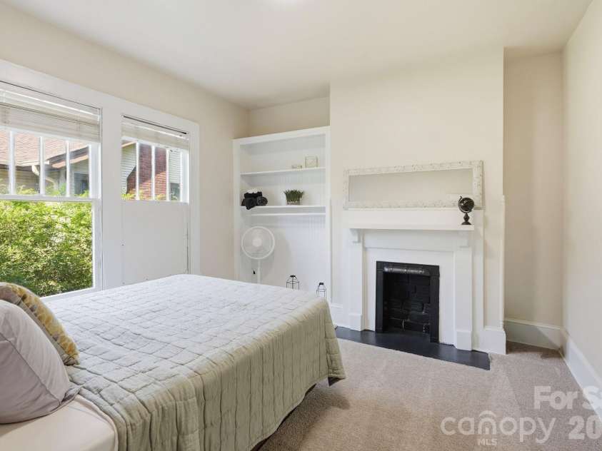 209 Grandin Road, Charlotte, NC 28208.  MLS# CAR4394635, YatesRealty ID 32549. 