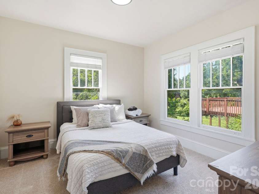 209 Grandin Road, Charlotte, NC 28208.  MLS# CAR4394635, YatesRealty ID 32549. 