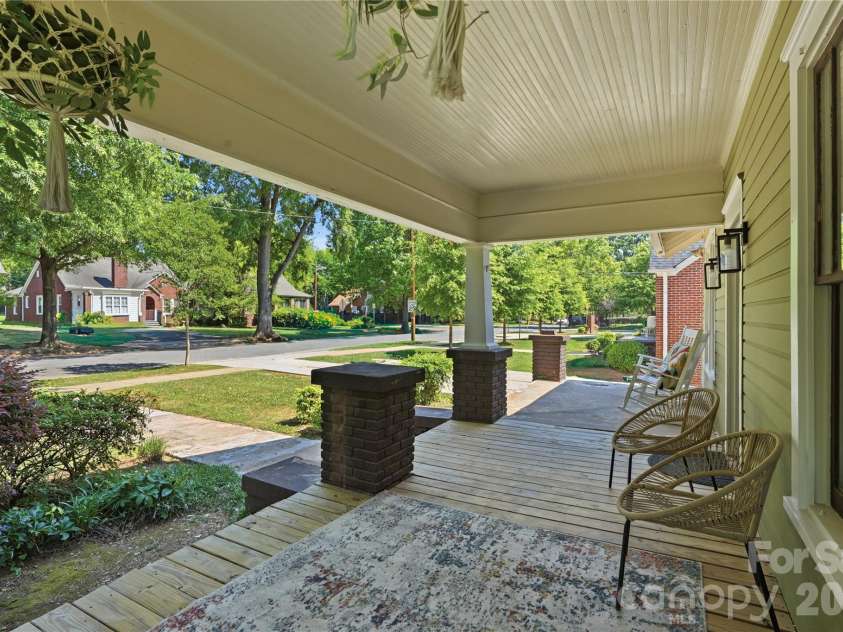 209 Grandin Road, Charlotte, NC 28208.  MLS# CAR4394635, YatesRealty ID 32549. 