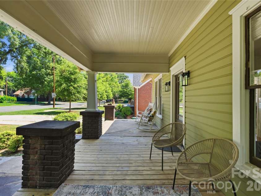 209 Grandin Road, Charlotte, NC 28208.  MLS# CAR4394635, YatesRealty ID 32549. 