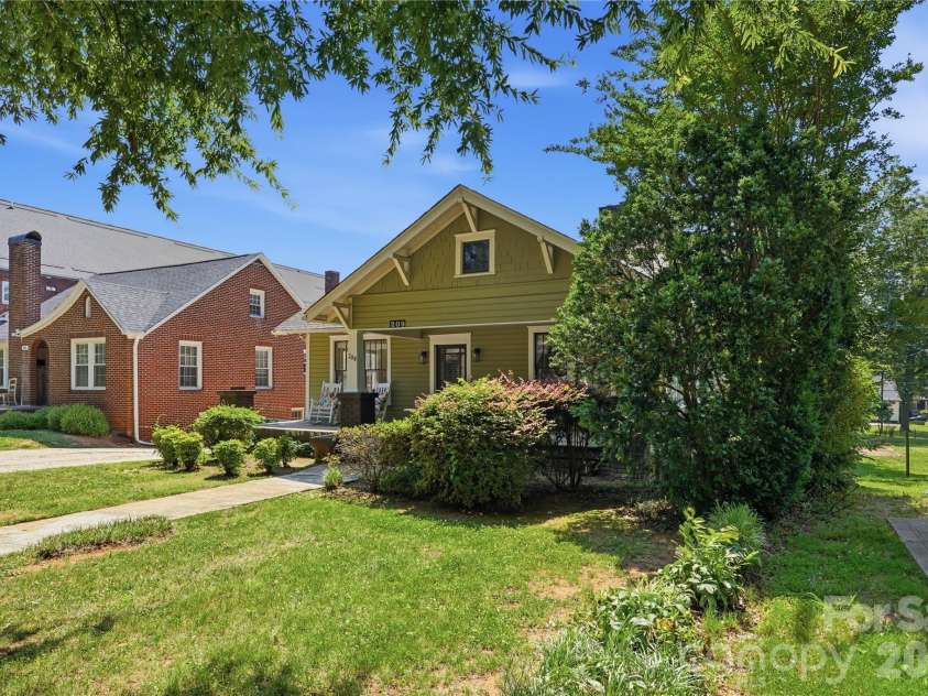 209 Grandin Road, Charlotte, NC 28208.  MLS# CAR4394635, YatesRealty ID 32549. 