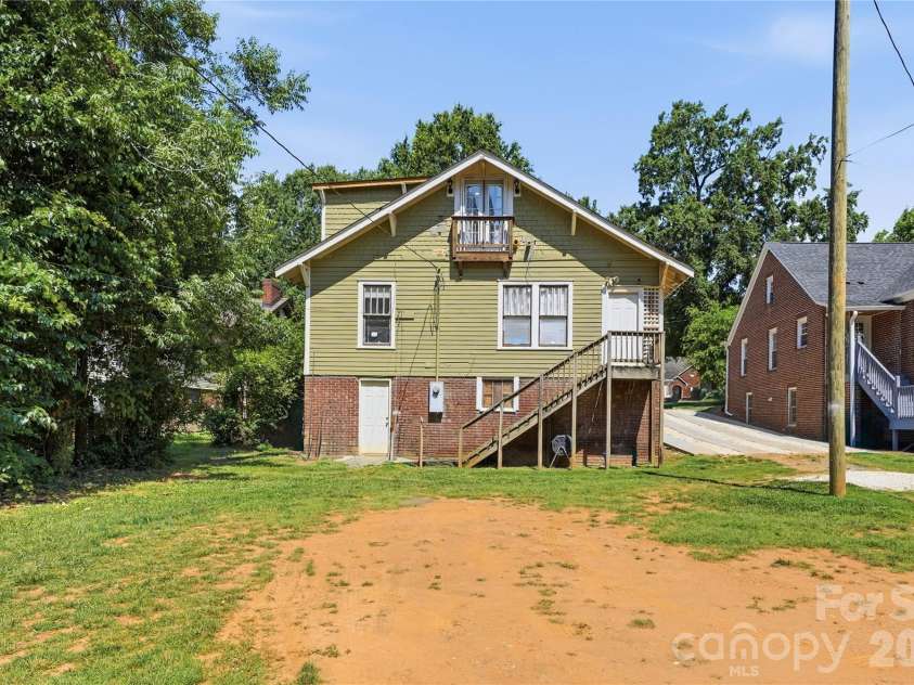 209 Grandin Road, Charlotte, NC 28208.  MLS# CAR4394635, YatesRealty ID 32549. 